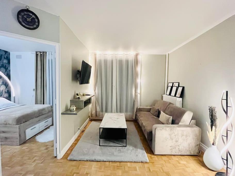 Proche Chateau De Versailles Avec Balcon Vu Sur Une Foret Et Parking Gratuit Pour 5 Personnes Maximum Екстериор снимка