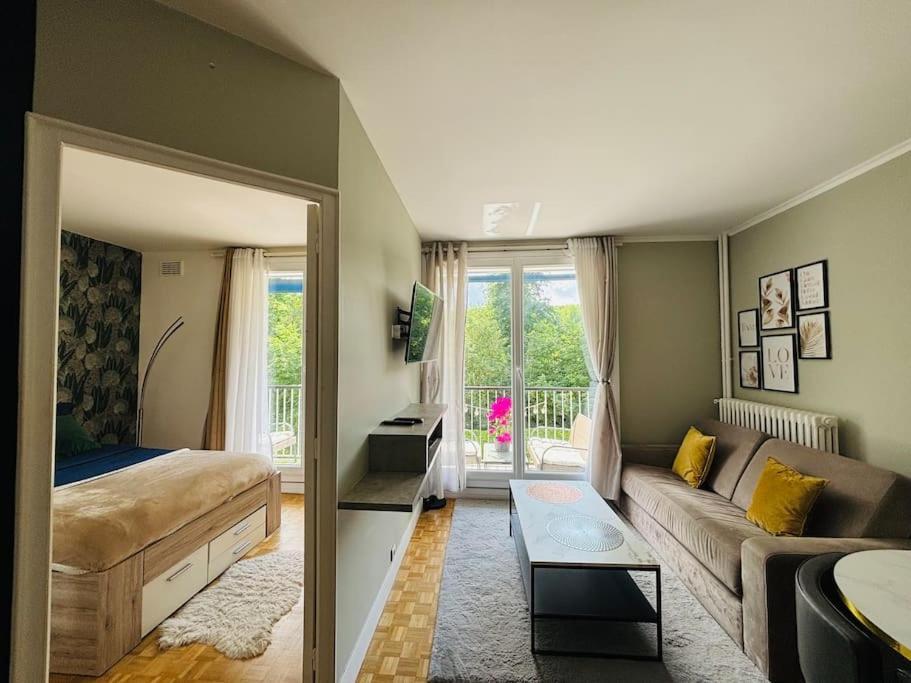 Proche Chateau De Versailles Avec Balcon Vu Sur Une Foret Et Parking Gratuit Pour 5 Personnes Maximum Екстериор снимка